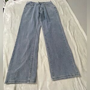 NEW Women's Size Medium Light Wash Denim Jeans High Rise Straigt Leg Distressed